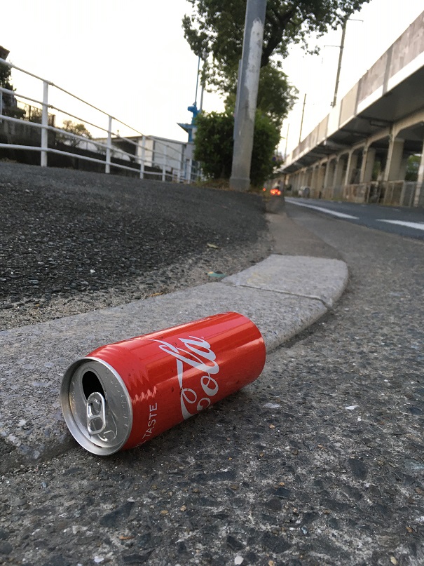 10月20日 タバコのポイ捨て25本 空き缶をポイ捨てできる神経って